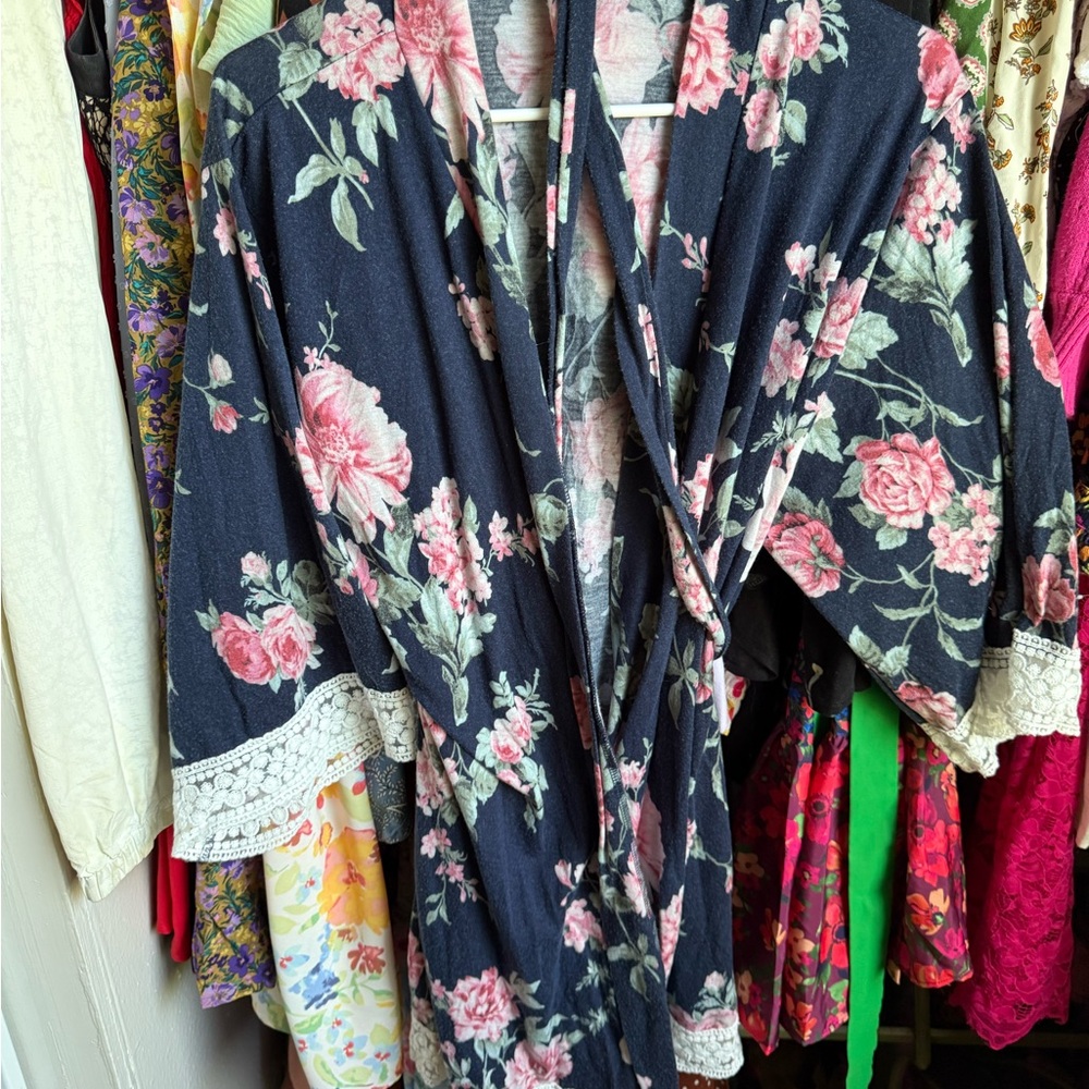 Pink blush Floral Lace-Trim Women's Robe - Navy with Pink Roses